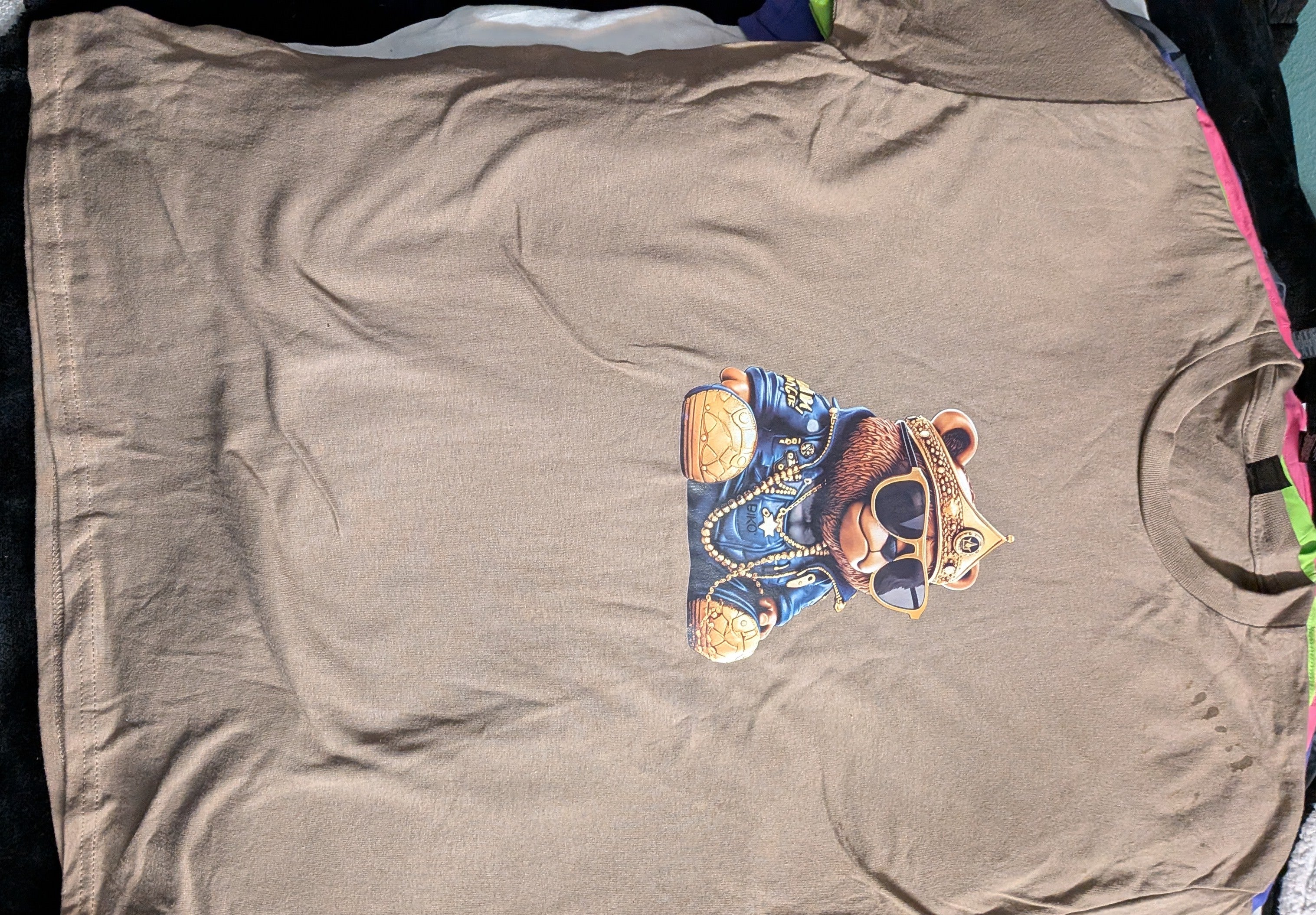 T shirt bear with gold and a crown